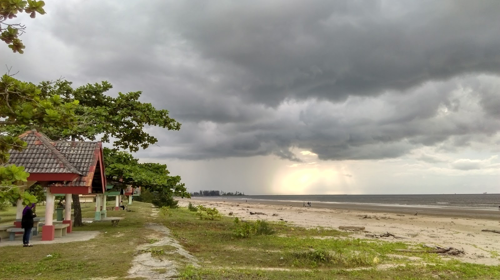 Fotografija Belait Beach in naselje