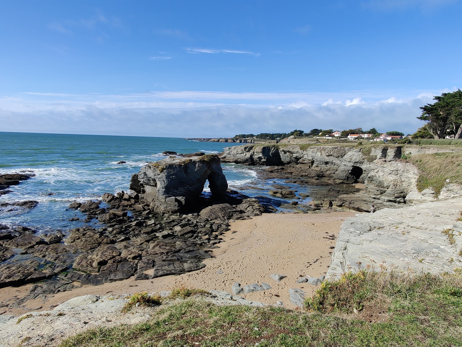 Φωτογραφία του Chatelets beach με κάλυμμα σκυροδέματος επιφάνεια