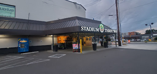 Grocery Store «Stadium Thriftway», reviews and photos, 618 N 1st St, Tacoma, WA 98403, USA