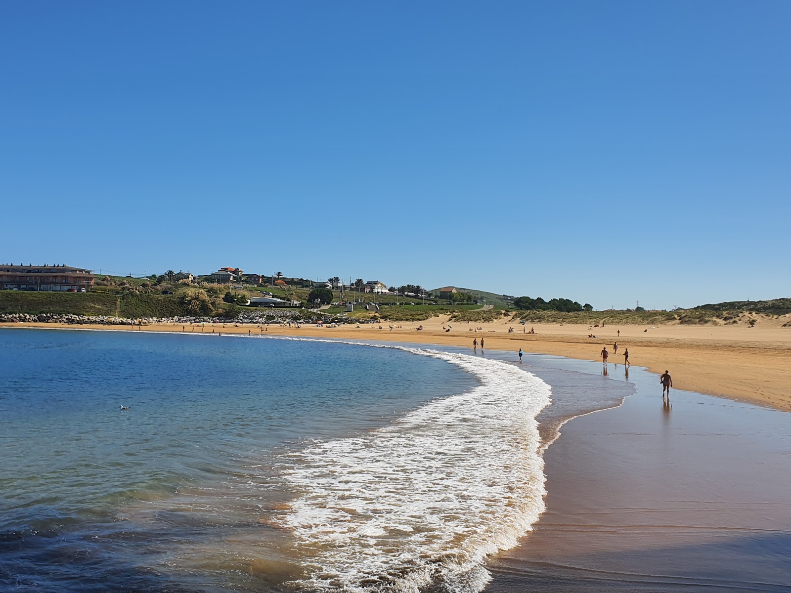 Fotografija Playa de Cuchia z svetel fin pesek površino
