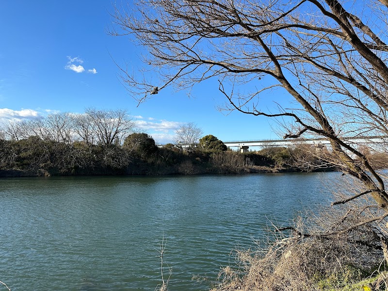 平方河岸