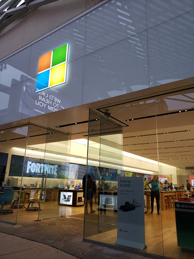 Computer Store «Microsoft Store - The Shops at La Cantera», reviews and photos, 15900 La Cantera Pkwy #6560, San Antonio, TX 78256, USA