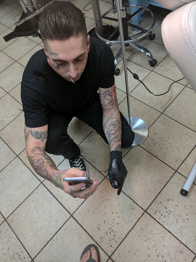 Tattoo Shop «Twisted Tattoo & Body Piercing», reviews and photos, 4168 N Elston Ave, Chicago, IL 60618, USA