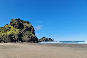 Piha black sand beach image