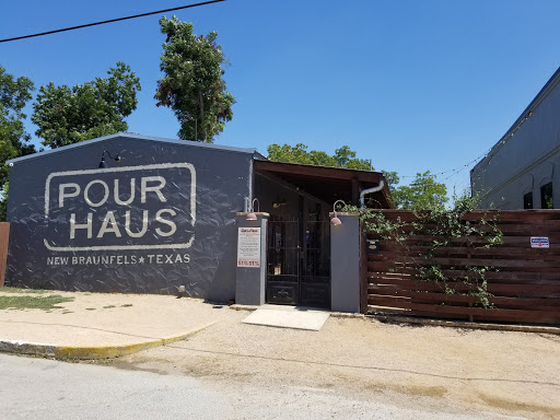 Bar «Pour Haus Patio Bar», reviews and photos, 343 W San Antonio St, New Braunfels, TX 78130, USA