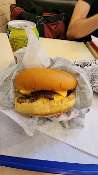 Cheeseburger du Restaurant de hamburgers YOLO Smash Burger à Strasbourg - n°15