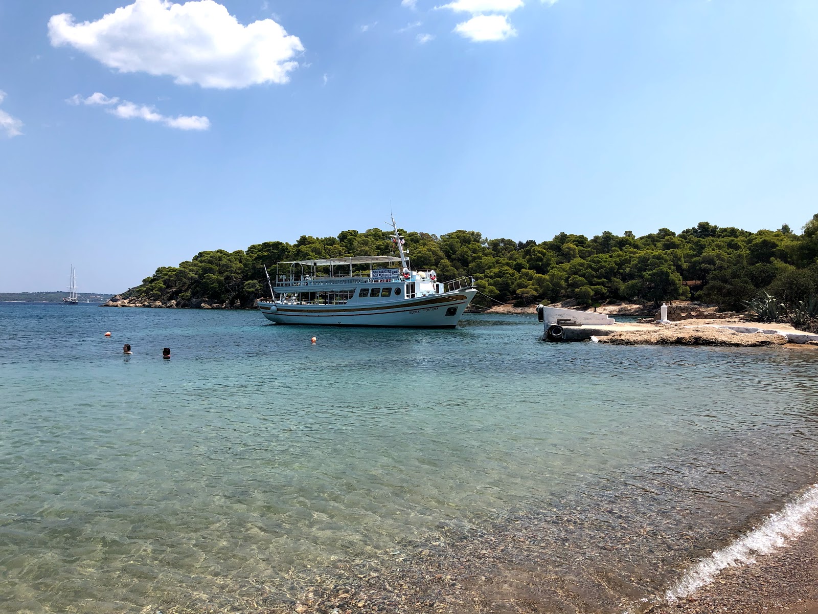 Paralia Zogerias'in fotoğrafı küçük koy ile birlikte