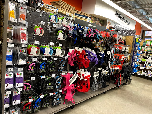 Pet Supply Store «Unleashed by Petco», reviews and photos, 81 7th Ave, Brooklyn, NY 11217, USA