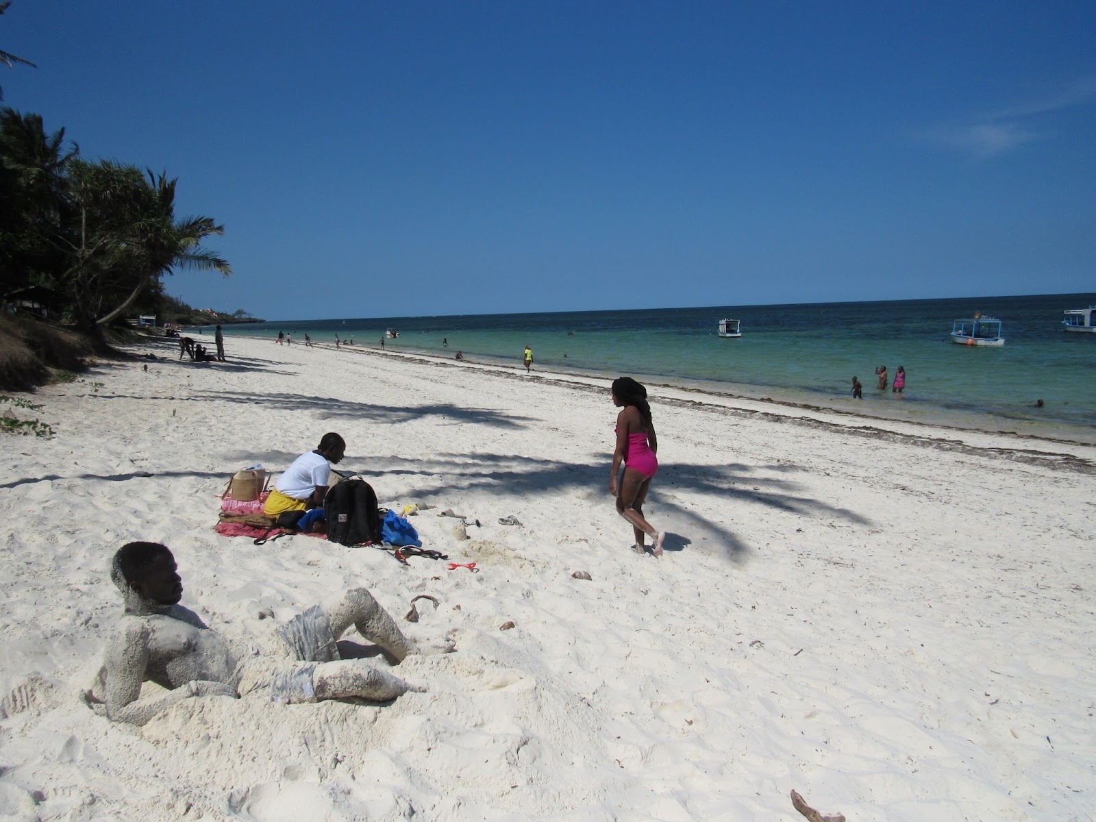 Foto de Shanzu Beach área de comodidades