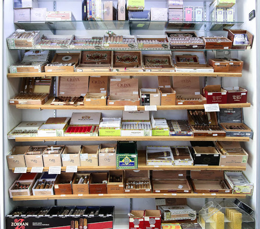 Tobacco Shop «3 Monkeys Smoke & Vape Shop», reviews and photos, 5140 Foothills Blvd #170, Roseville, CA 95747, USA