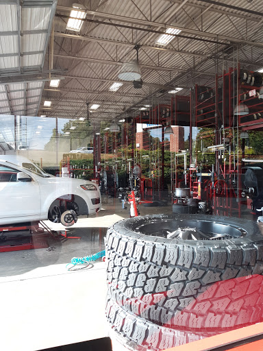 Tire Shop «Discount Tire Store - Woodstock, GA», reviews and photos, 160 Woodstock Square Ave, Woodstock, GA 30189, USA