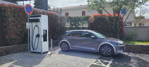 Borne de recharge de véhicules électriques Hérault Energies Charging Station Pézenas