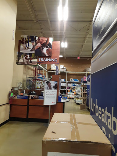 Pet Supply Store «PetSmart», reviews and photos, 2641 Lawndale Dr, Greensboro, NC 27408, USA