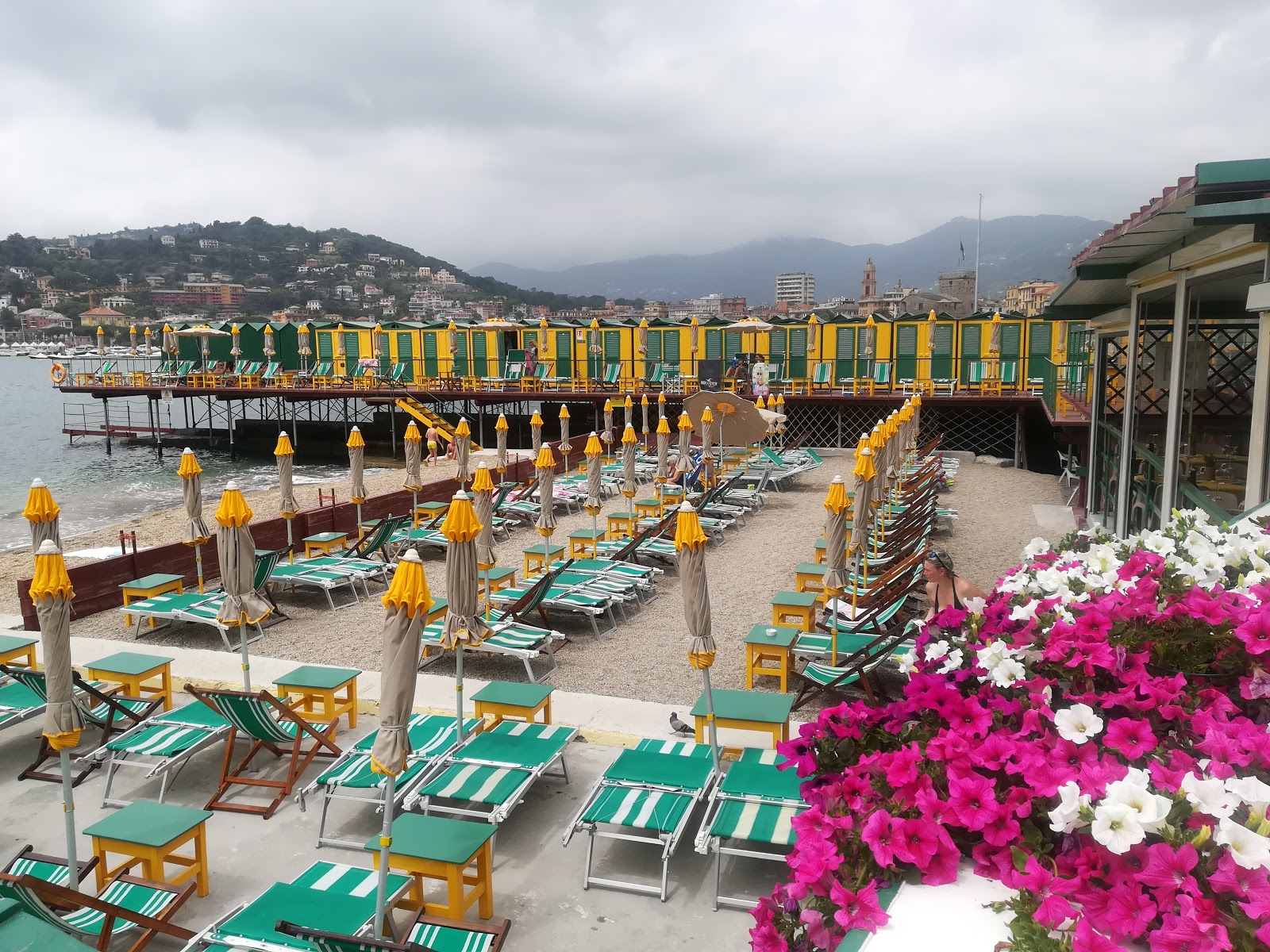 Fotografie cu Spiaggia Rapallo și așezarea