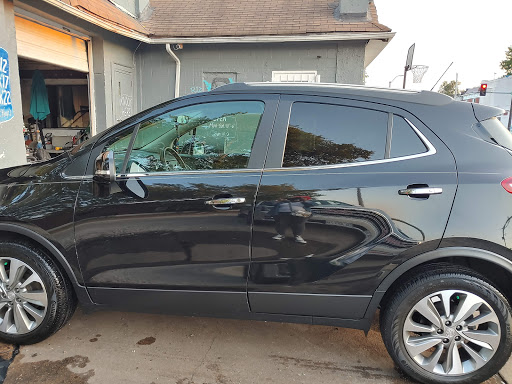 Clean Tracks Hand Carwash en St. Louis
