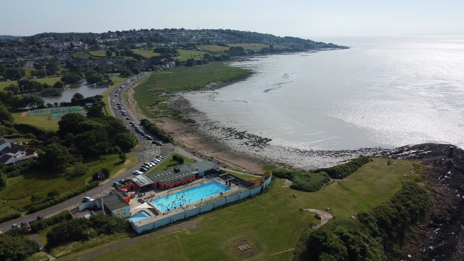Portishead Plajı'in fotoğrafı geniş bir kıyı şeridi ile birlikte