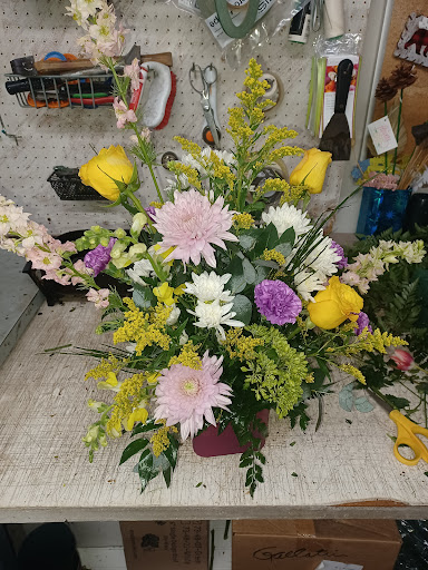 Florist «Gallatin Flower & Gift Shoppe», reviews and photos, 213 W Main St, Gallatin, TN 37066, USA
