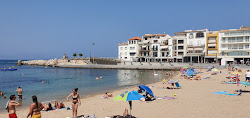 Photo de Platja de l'Escala avec baie spacieuse