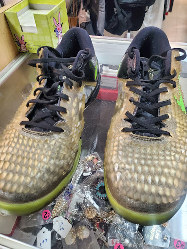 Thrift Store «House of Bargains Thrift Store», reviews and photos, 4000 W Sahara Ave, Las Vegas, NV 89102, USA