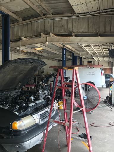 Auto Body Shop «D & M Auto Repair», reviews and photos, 1822 Bienville Blvd, Ocean Springs, MS 39564, USA