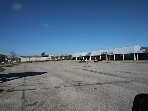 Shopping Mall «Metro Shopping Plaza», reviews and photos, 394 E E.H.Crump Blvd, Memphis, TN 38126, USA