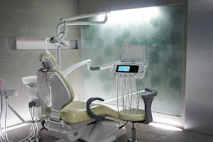 FLOSS Dental Studio image