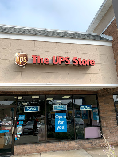 Shipping and Mailing Service «The UPS Store», reviews and photos, 12685 Dorsett Rd, Maryland Heights, MO 63043, USA