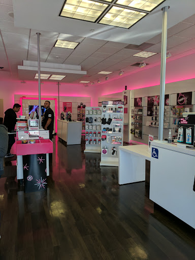 Cell Phone Store «T-Mobile», reviews and photos, 595 Coleman Ave #40, San Jose, CA 95110, USA