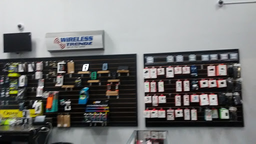 Cell Phone Store «Wireless Trendz - North Springfield», reviews and photos, 2623 N Kansas Expy, Springfield, MO 65803, USA