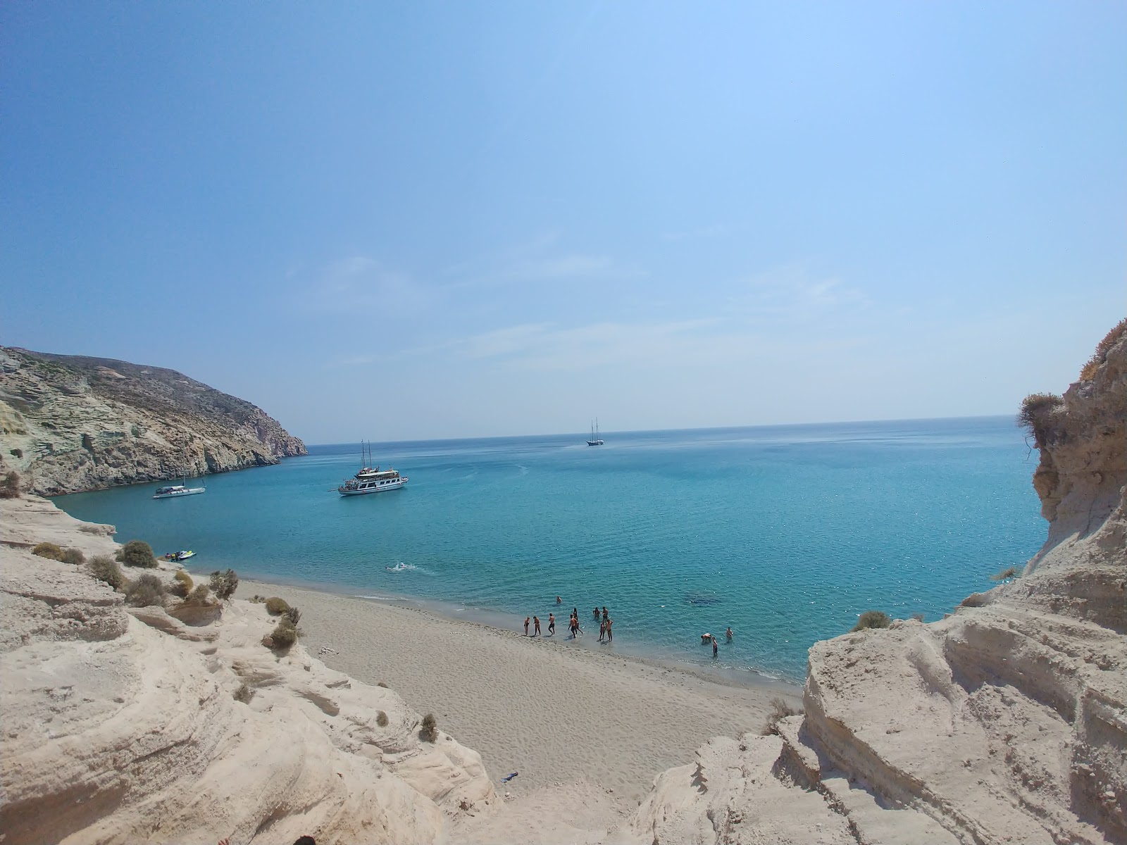 Foto von Kalamos Strand mit feiner heller kies Oberfläche