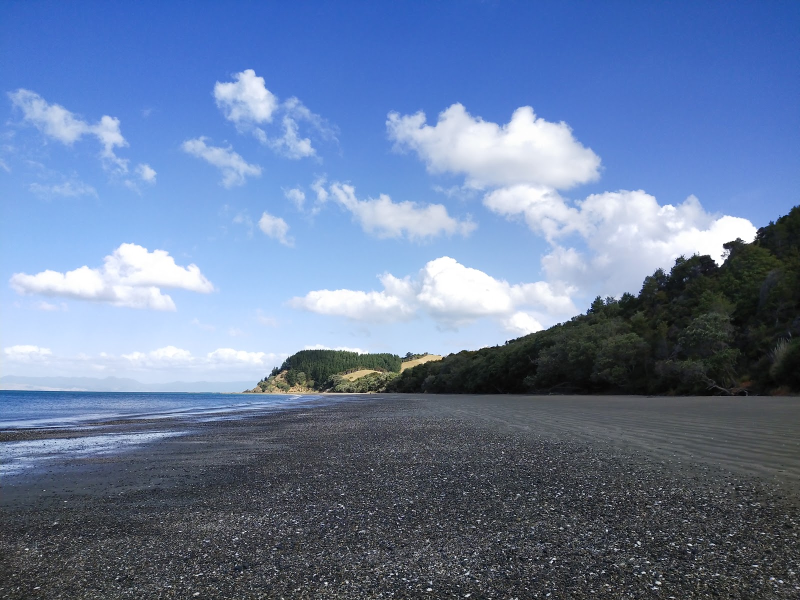 Photo de Tawhitokino Beach situé dans une zone naturelle