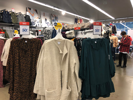 Clothing Store «Old Navy», reviews and photos, 17470 Southcenter Pkwy, Tukwila, WA 98188, USA