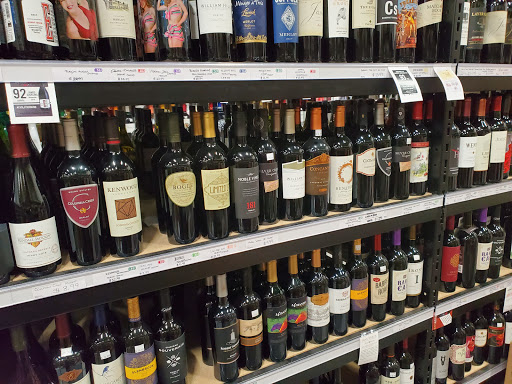 Liquor Store «Shoregate Beverage & Liquor», reviews and photos, 30498 Lakeshore Blvd, Willowick, OH 44095, USA