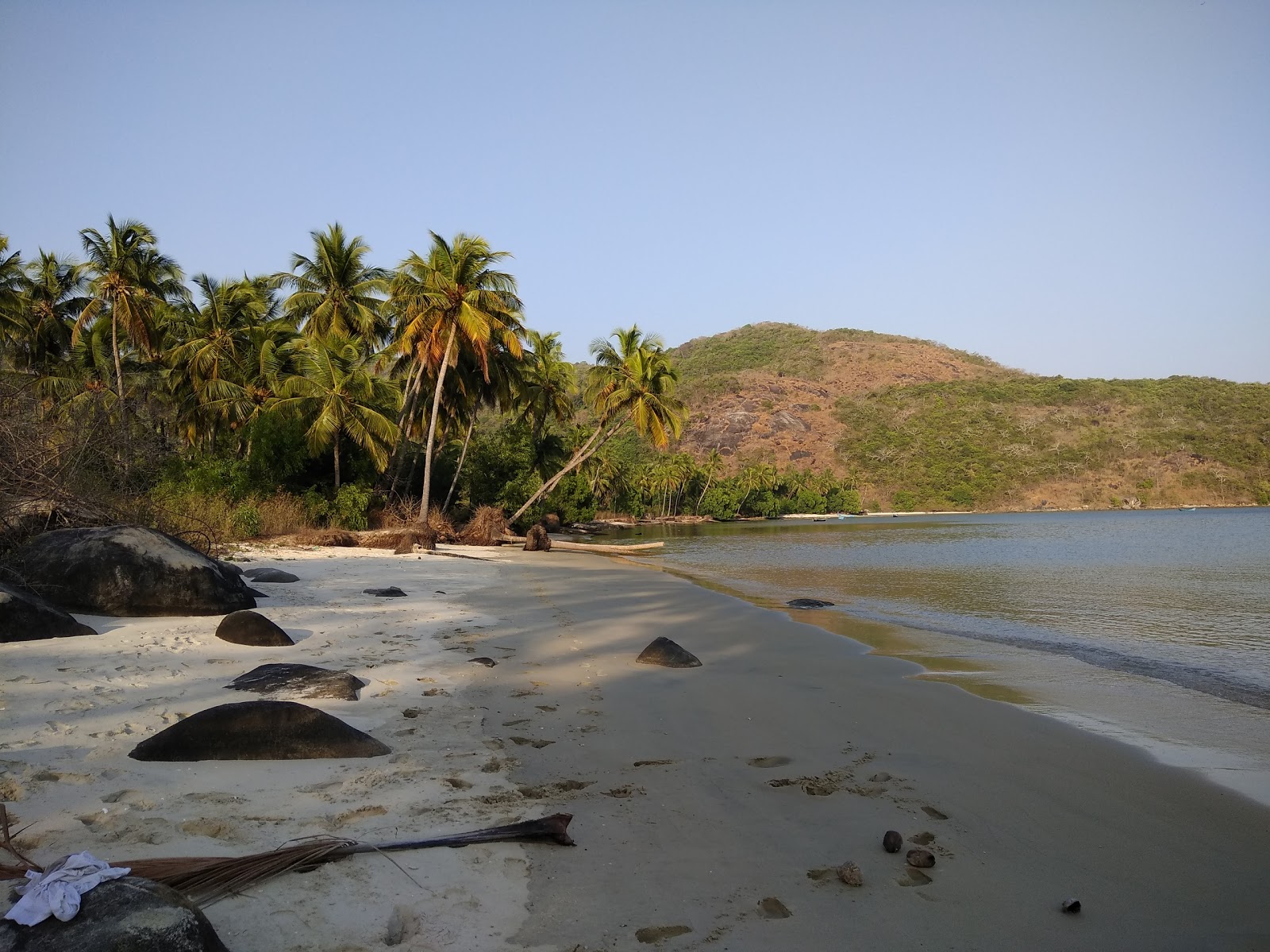 Foto av Kamal Jungle beach med turkos rent vatten yta