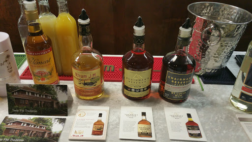 Liquor Store «Julios Liquor», reviews and photos, 140 Turnpike Rd, Westborough, MA 01581, USA