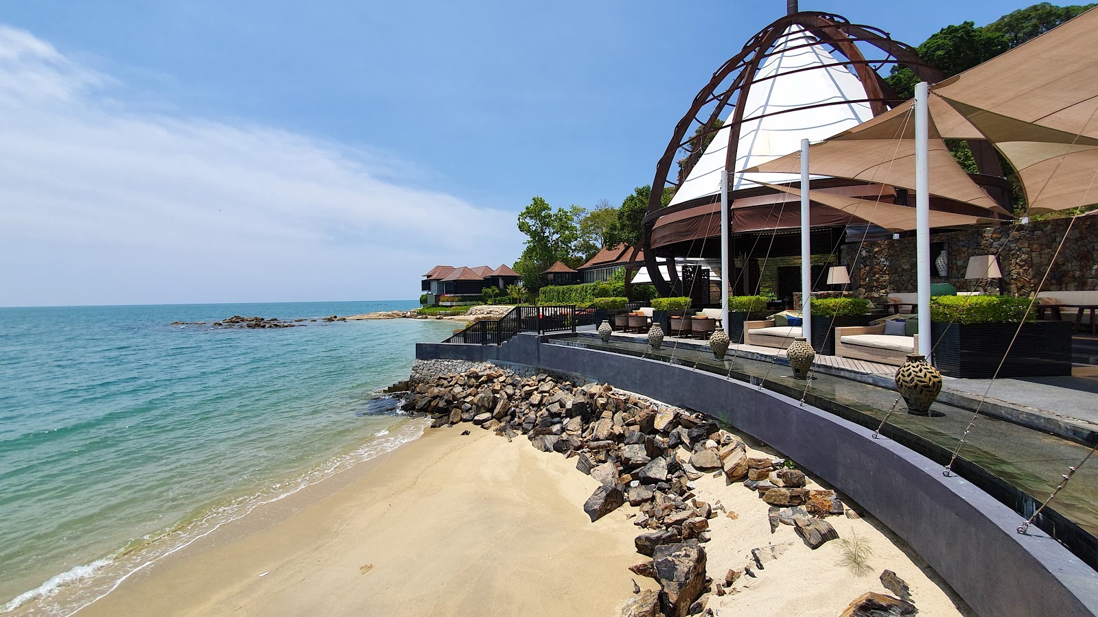 Foto av Langkawi natural Beach och bosättningen