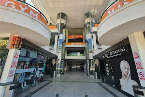 Dos de Mayo Mall image