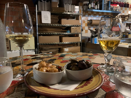 Winery «Red Or White Wine Discount Center», reviews and photos, 323 De La Mare Ave # A, Fairhope, AL 36532, USA