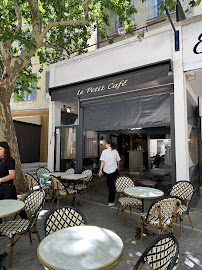 Atmosphère du Restaurant Le Petit Café à Carpentras - n°5