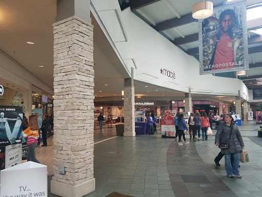 Shopping Mall «Spring Hill Mall», reviews and photos, 1072 Spring Hill Ring Rd, Dundee Township, IL 60118, USA