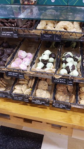 Grocery Store «Whole Foods Market», reviews and photos, 7511 Leesburg Pike, Falls Church, VA 22043, USA