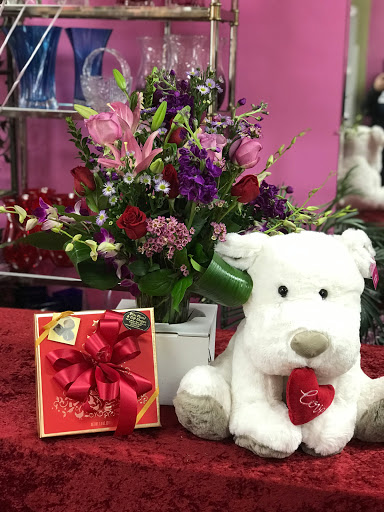 Florist «Elite Floral & Gift Shoppe», reviews and photos, 504 N Alafaya Trail #109, Orlando, FL 32828, USA