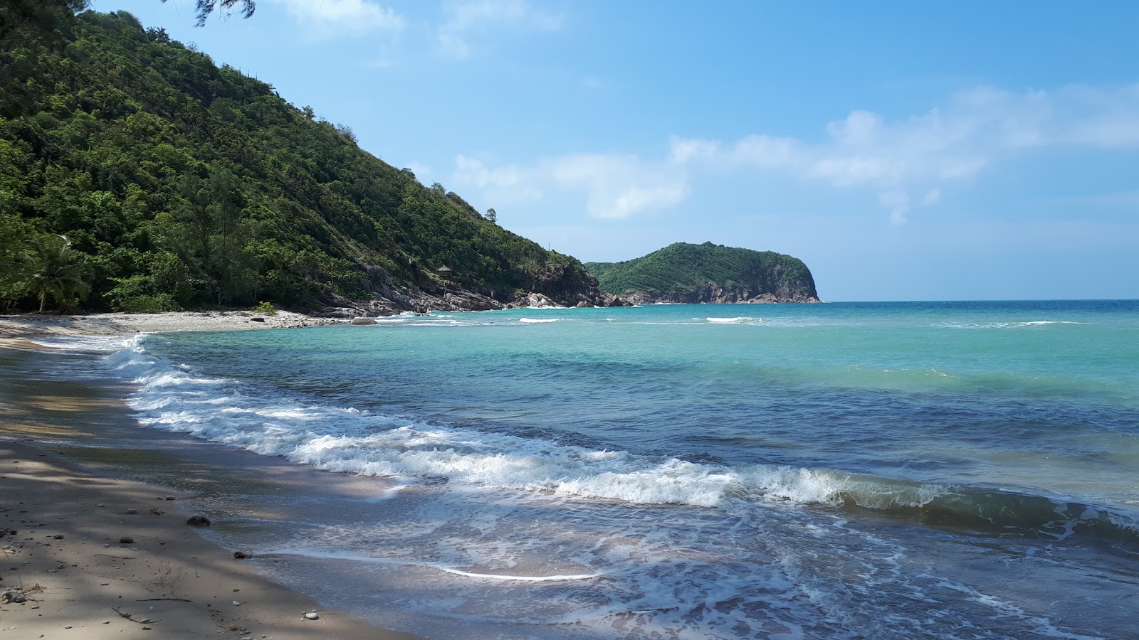 Fotografie cu The Secret Beach cu o suprafață de apa pură turcoaz