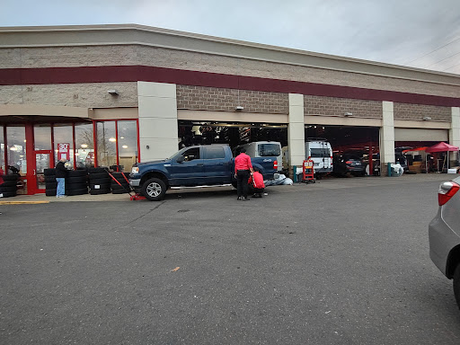 Tire Shop «Discount Tire Store - Tigard, OR», reviews and photos, 11462 SW Pacific Hwy, Tigard, OR 97223, USA