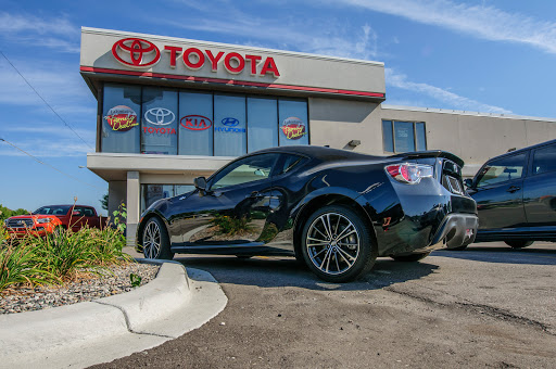 Car Dealer «LaFontaine Toyota», reviews and photos, 2027 S Telegraph Rd, Dearborn, MI 48124, USA