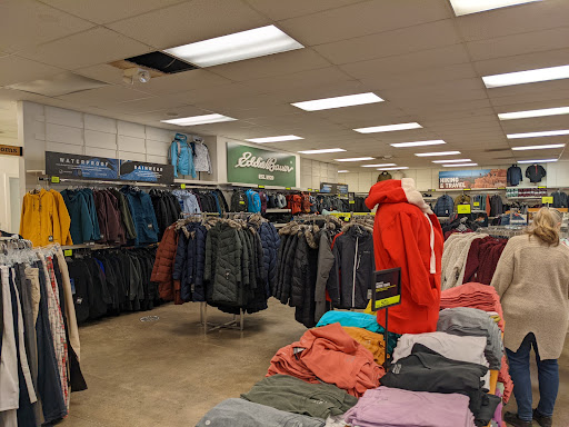 Clothing Store «Eddie Bauer Outlet», reviews and photos, 450 NW 257th Ave #200, Troutdale, OR 97060, USA
