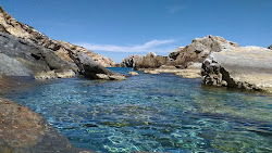 Foto di Prioni Beach con una costa dritta