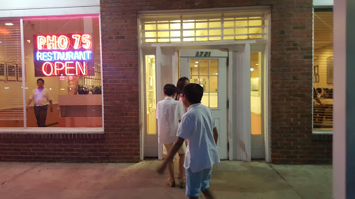 Shopping Mall «Colonial Village Shopping Center», reviews and photos, 1723 Wilson Blvd, Arlington, VA 22209, USA