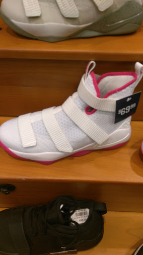 Clothing Store «Champs», reviews and photos, 205 E Broadway, Bloomington, MN 55425, USA