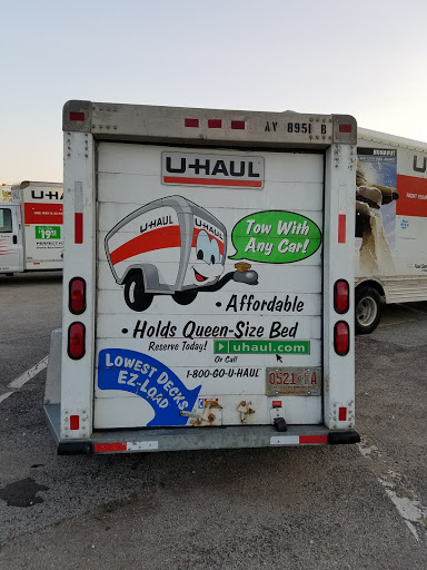 Truck Rental Agency «U-Haul Moving & Storage of Broadview», reviews and photos, 2001 W Roosevelt Rd, Broadview, IL 60155, USA